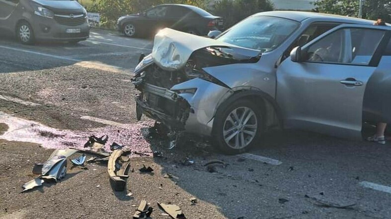  Sase raniti in urma unui accident grav provocat de neacordarea priorității