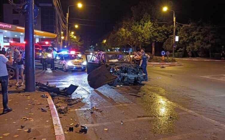  Cinci persoane au fost ranite in urma unui accident produs de un sofer care fugea de politisti