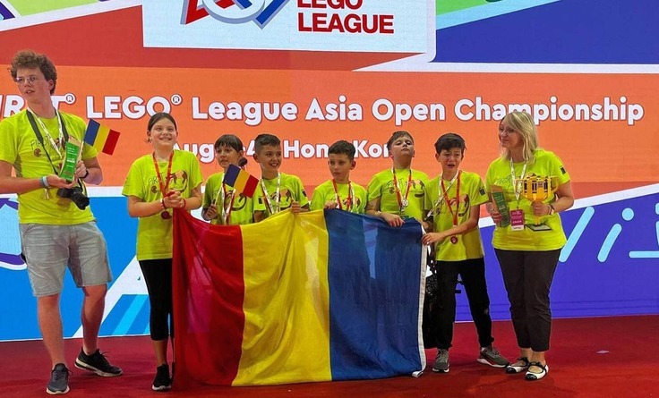  Elevii ieseni au stralucit la Hong Kong: Echipa FIRST Carol Generation a câștigat competiția Lego League