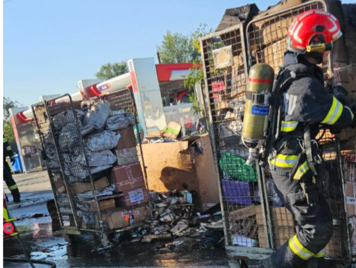  Iași: O autoutilitară a unei firme de curierat a luat foc în această dimineață