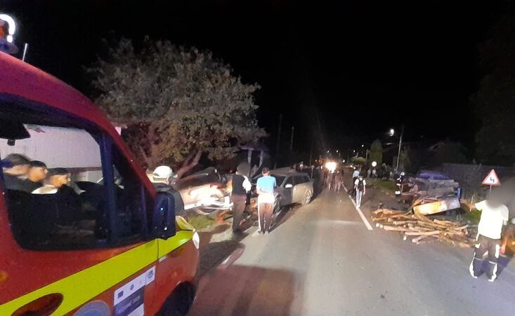  Două autoturisme și o autoutilitară implicate într-un accident noaptea trecuta