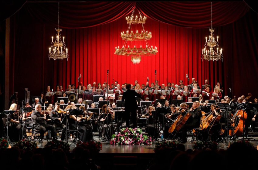  Corul Operei din Iași va participa la slujba Sfintei Cuvioase Parascheva