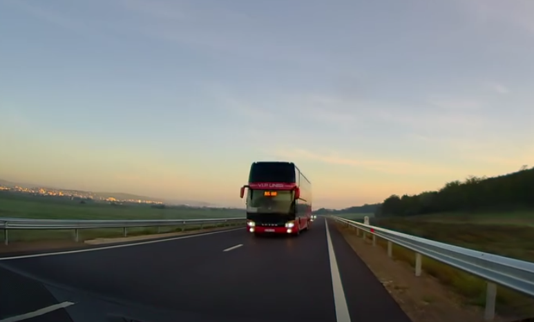  Un autocar din Iași pe punctul de a provoca o tragedie dupa ce soferul acestuia a efectuat o depasire periculoasa