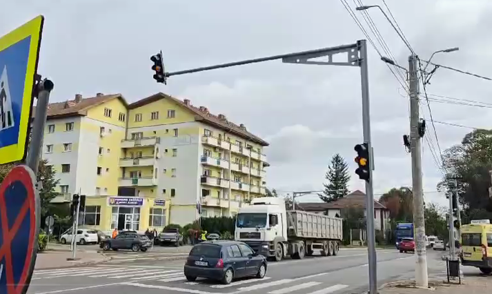  Sistemul de semaforizare din Podu Iloaiei a devenit activ