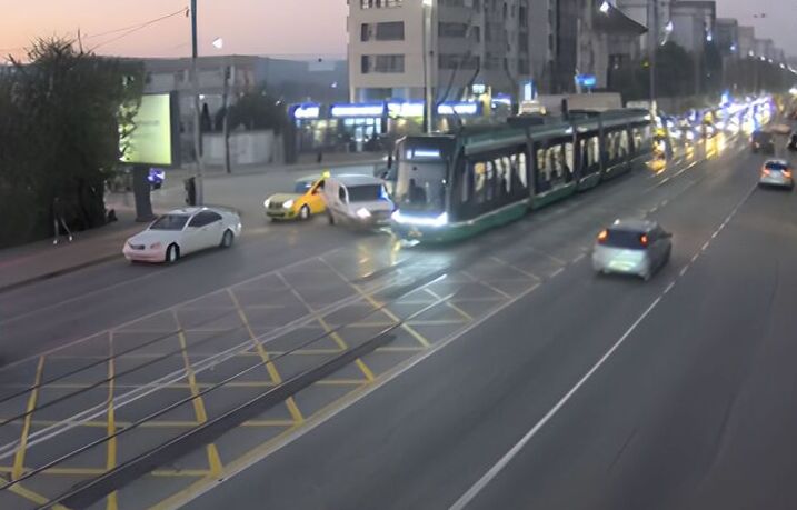 Un tramvai al CTP Iasi a fost implicat intr-un accident rutier in aceasta dimineata