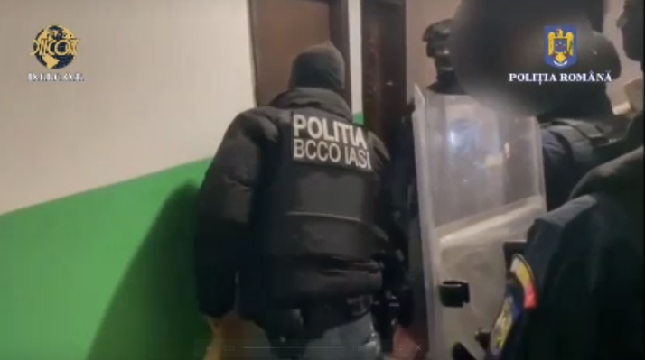  Zeci de persoane au fost retinute in urma perchezitiilor efectuate la Iasi, Bucuresti si Galati