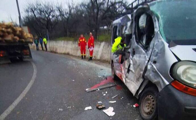  Doua persoane au fost ranite in urma unui accident produs in aceasta dimineata