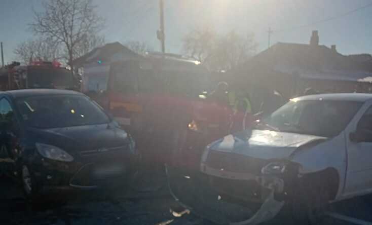  Trei autoturisme au fost implicate intr-un accident rutier in aceasta dupa-amiaza
