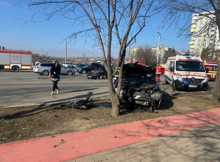 Iași: un copil și un adult au fost răniți în urma unui accident rutier