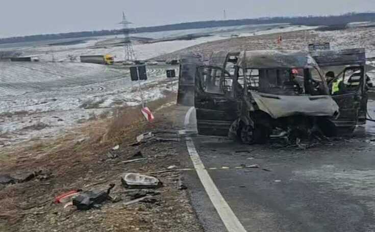  Impact devastator pe DN24 in comuna Popricani: Un microbuz a ars ca o torta in urma unui accident rutier