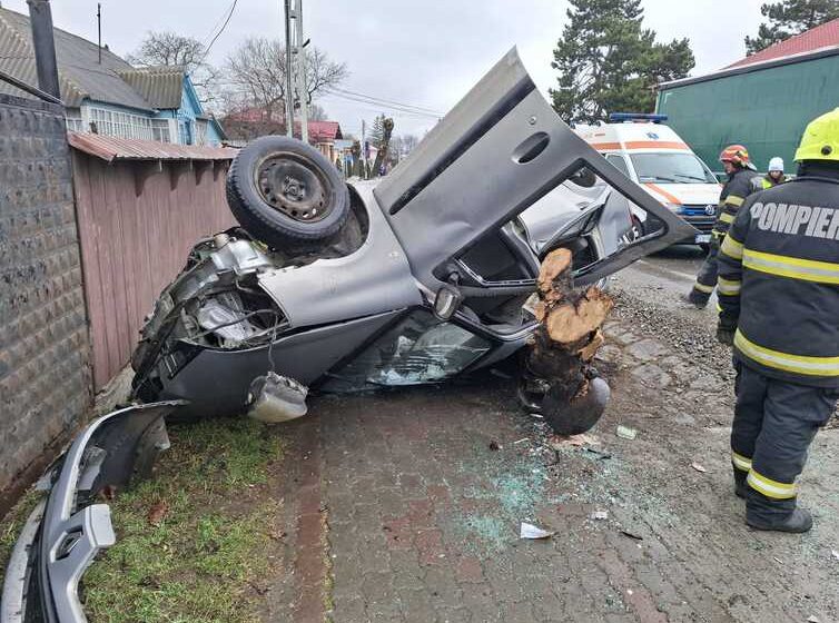  Un copil și 2 adulți au fost răniți în urma unui accident produs în această după-amiază