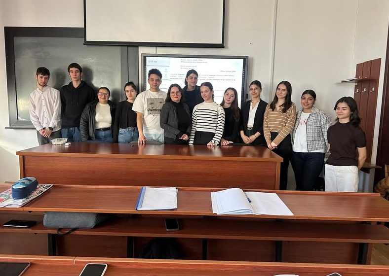  Universitatea „Alexandru Ioan Cuza” oferă sesiuni gratuite de pregătire pentru bacalaureat pentru elevii din medii defavorizate