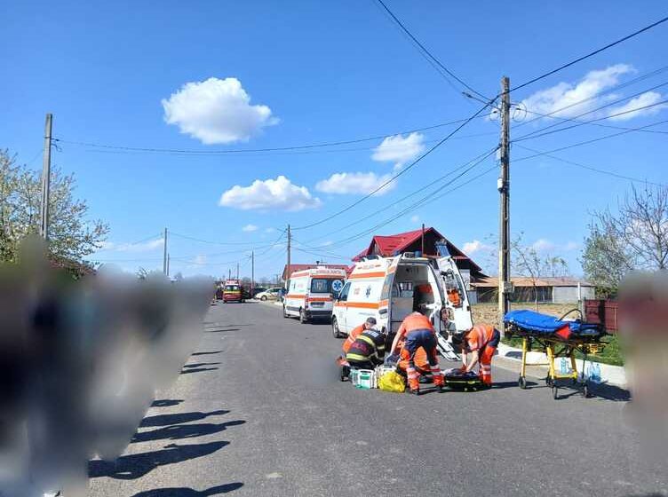  Accident tragic în această după-amiază: o tânără de 23 de ani și-a pierdut viața și fetița ei de 4 ani a ajuns la spital după ce au fost acroșate de un autoturism