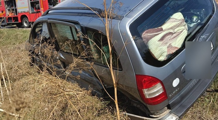 Două persoane au fost ranite dupa ce două mașini s-au ciocnit pe DN 15D