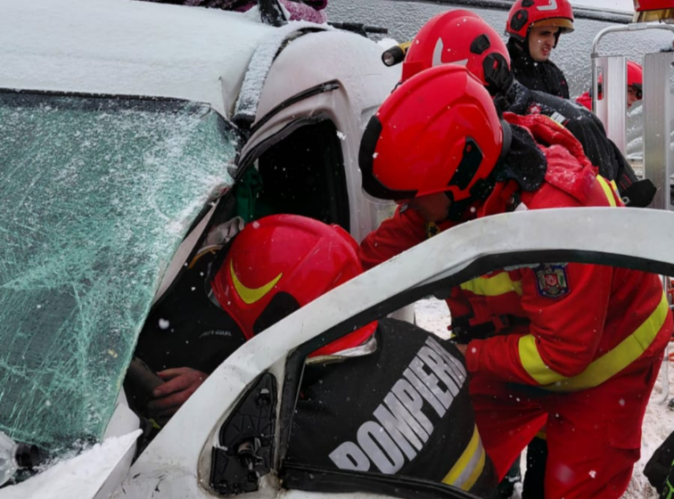  Accident pe “șoseaua morții” E85: un șofer de 65 de ani a rămas incarcerat