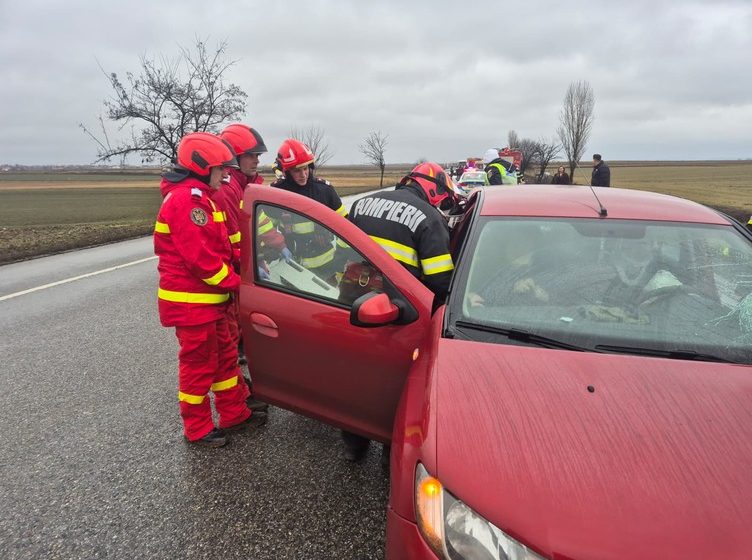  Accident cumplit pe E85: o fată de 15 ani aruncată din mașină, alte 3 persoane rănite