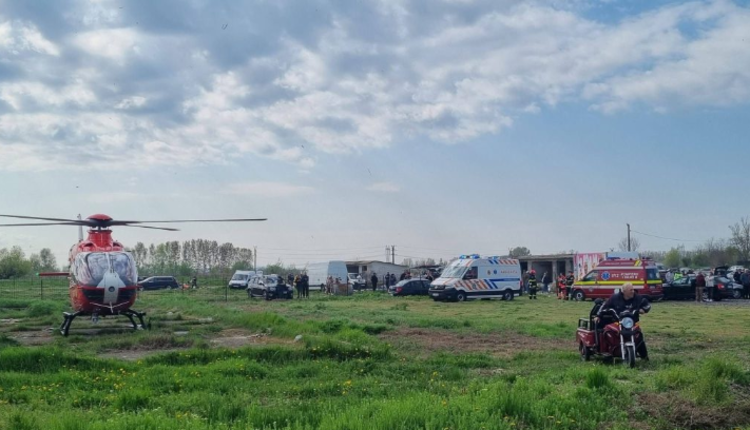  Un șofer de 77 de ani a intrat cu mașina în mulțime, într-un târg! Elicopterul SMURD a fost chemat de urgență