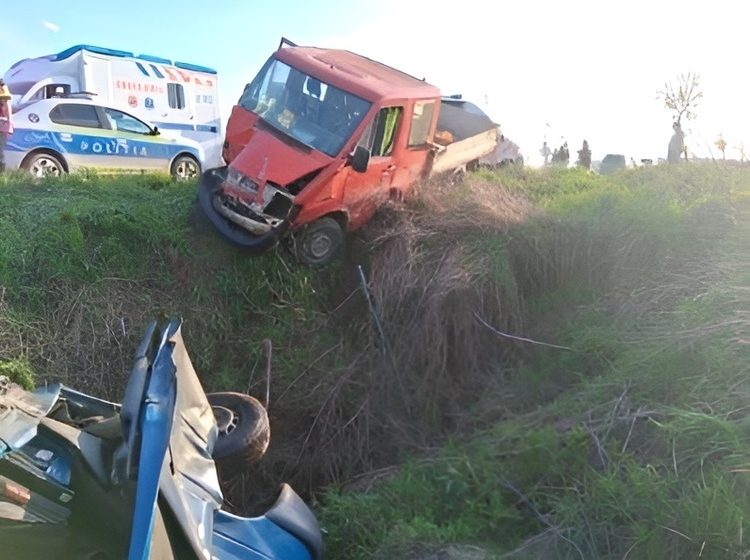 Impact frontal devastator: Trei victime și 2 autoutilitare distruse pe DN24A