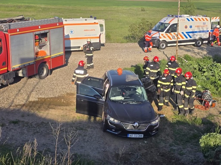  Accident teribil în această după-amiază: Trei victime și o persoană încarcerată