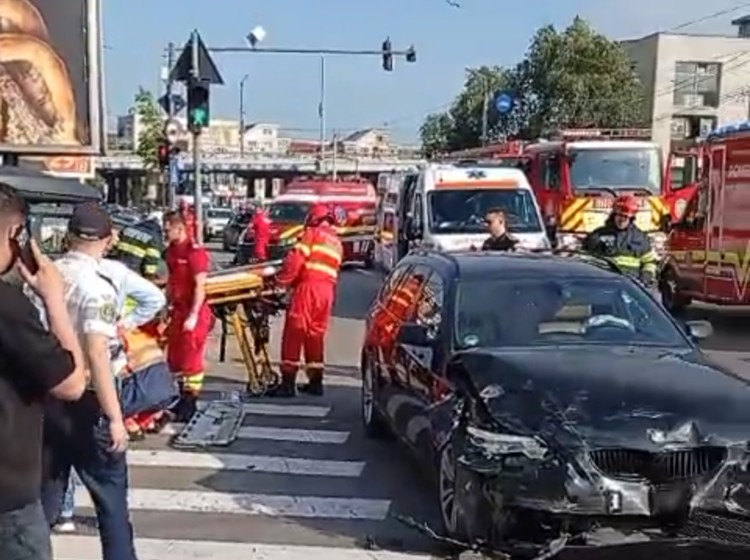  Iași: trei copii și doi adulți au ajuns direct la spital în urma unui grav accident rutier
