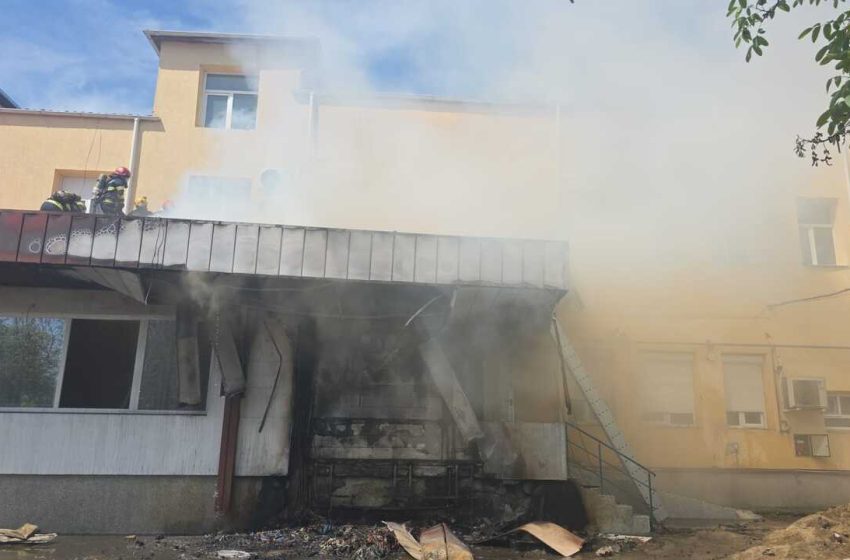  Incendiu puternic în zona centrală a municipiului Iași în această după-amiază