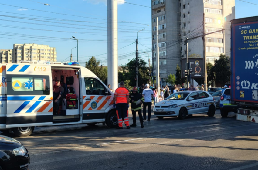  Accident violent în Iași: O autospecială de poliție aflată în misiune implicată în coliziune