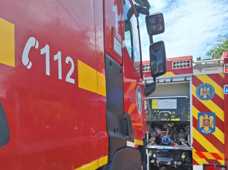  Incendiu Iași – O femeie a ajuns de urgență la spital cu arsuri pe față și căile respiratorii afectate