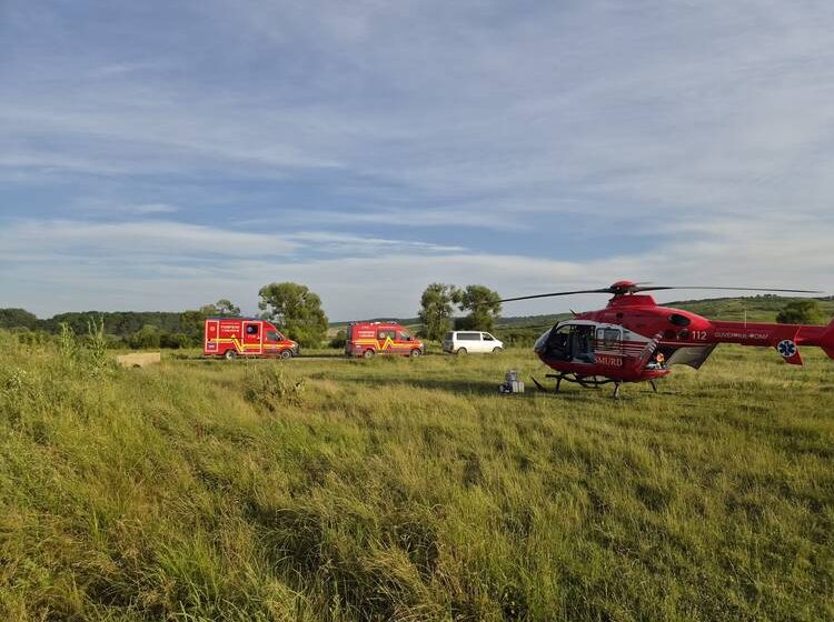  Copil de 12 ani scos inconștient dintr-un iaz din judeţul Iasi – scafandri, elicopter SMURD și TIM pentru salvarea lui