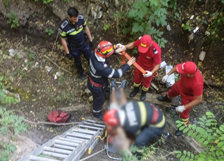  Salvare contracronometru la Iași: bărbat grav rănit, scos din zona greu accesibilă