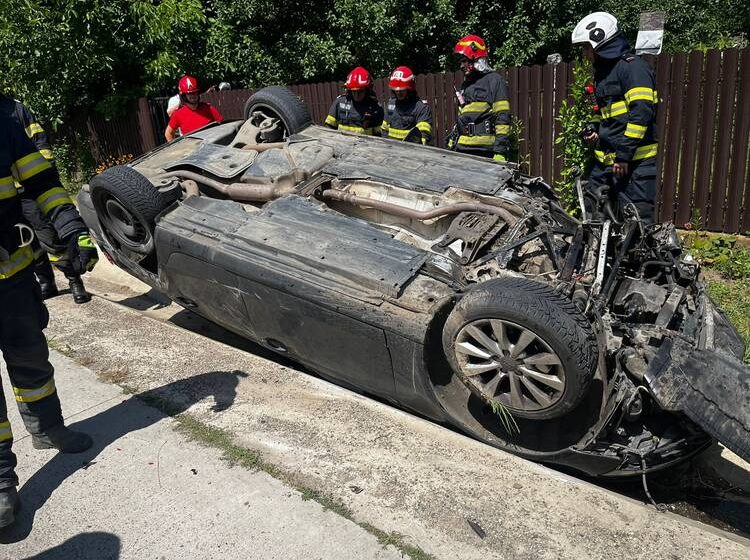  Accident grav în județul Iași: trei persoane rănite după ce un autoturism a intrat într-un cap de pod