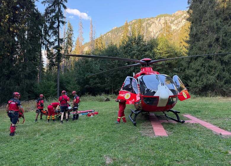  Misiune de urgenta a elicopterului SMURD Iași pentru salvarea unui turist prăbușit în gol 30 de metri de pe o stâncă