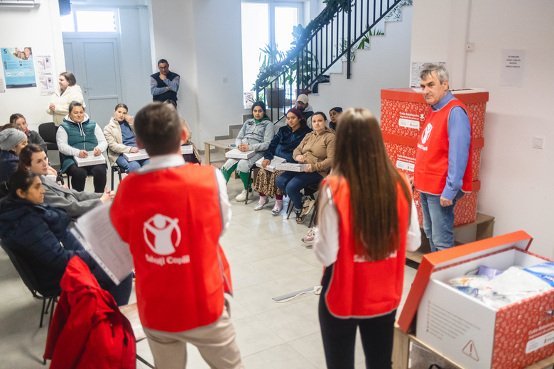  Șansa la viață pentru copiii din mediul rural: Peste 1.300 de mame și nou-născuți din Iași, sprijiniți prin „Cutia Bebelușului”