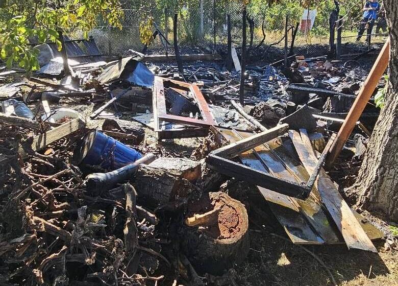  Iasi – Doi batrani de 72 si 64 de ani au suferit arsuri după ce o anexă gospodărească a fost cuprinsă de flăcări