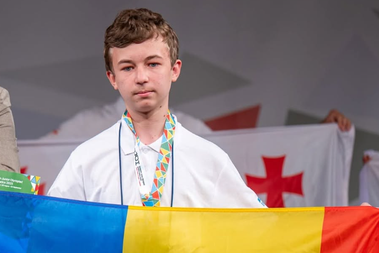  Ieșeanul Andrei Nemțișor, elev la Colegiul „Costache Negruzzi”, a cucerit AURUL absolut la Olimpiada Balcanică de Informatică din Sarajevo