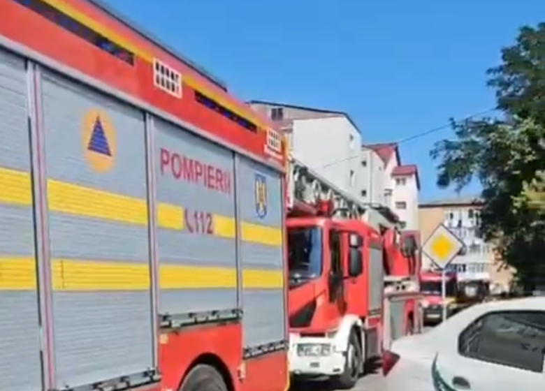  Iasi- Zeci de pompieri și 4 autospeciale au intervenit la un posibil incendiu