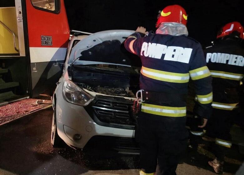  Trenul Iași–Hârlău a intrat în plin într-un autoturism in care se aflau 7 persoane