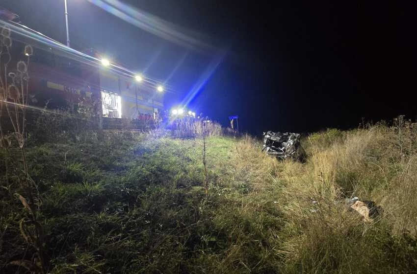  Tragedie noaptea trecuta: tânăr de 32 de ani, găsit decedat lângă un autoturism răsturnat în afara părții carosabile