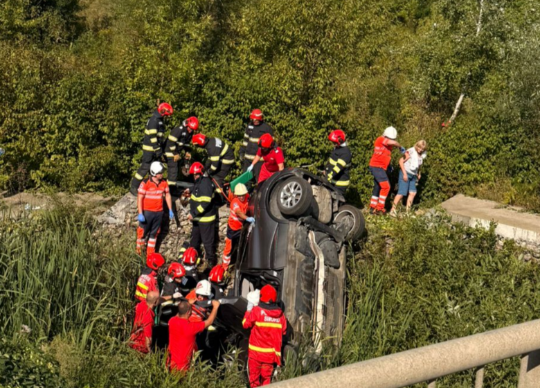  Județul Iași – o persoană a rămas încarcerată în urma unui accident rutier produs în această după-amiază