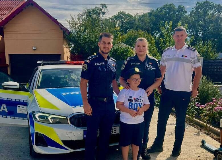  Surpriză memorabilă organizată de polițiștii ieșeni de ziua lui Patric-Răzvan, un băiețel de 8 ani din Bălțați