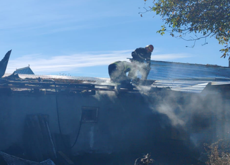  Incendiu devastator într-o gospodărie din judetul Iași: Ce au reușit pompierii să salveze din calea flăcărilor