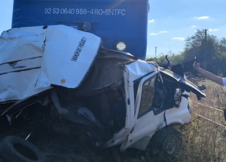  Un copil și 3 adulți și-au pierdut viața în urma unui impact devastator la o trecere la nivel cu calea ferată