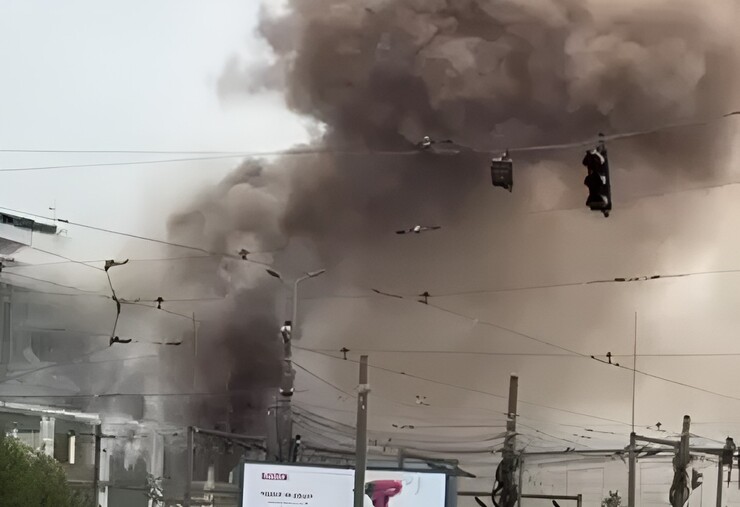  Incendiu masiv la o hală industrială de la CET Iași, pe Calea Chișinăului