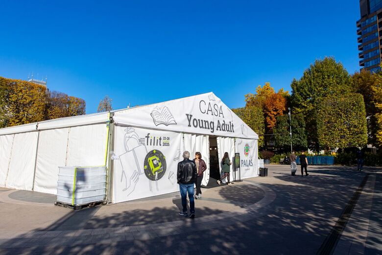  Casa Young Adult FILIT revine în parcul Palas: K-pop, manga, Dungeons & Dragons și dezbateri între liceeni
