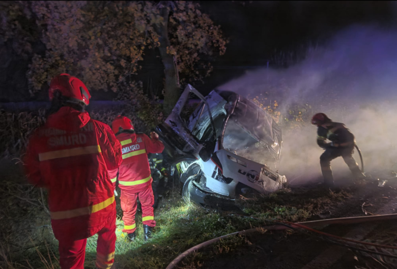  Accident mortal în județul Iași: doi șoferi au murit, iar o autoutilitară a luat foc