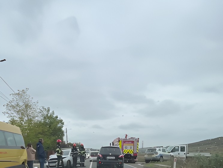  Accident în judetul Iași: un autoturism a lovit un microbuz școlar cu 14 copii. Doua persoane au fost transportate la spital