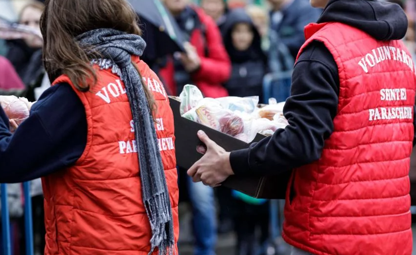  Iasi: Proiectul „Hrana pentru pelerini” – peste 90.000 de porții de mâncare caldă și 180.000 de băuturi vor fi oferite gratuit credincioșilor
