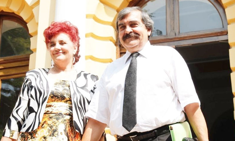  Sansa pentru elevii fara posibilitati materiale din Iasi : profesorii Nița și Mircea Nedea pregătesc gratuit elevi pentru admitere la facultatea de Medicina