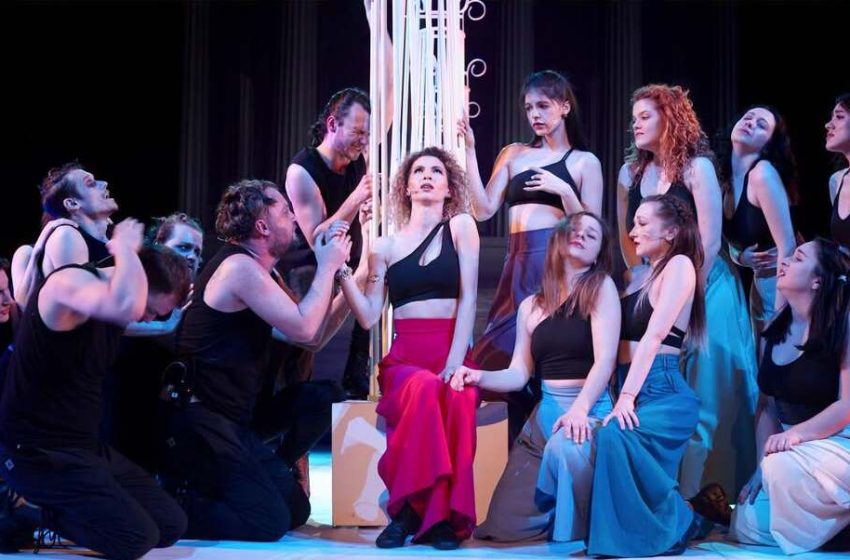  Teatrul Național din Iași, pe scena Festivalului „Constantin Tănase” cu comedia fenomen „Lysistrata, dragostea mea”